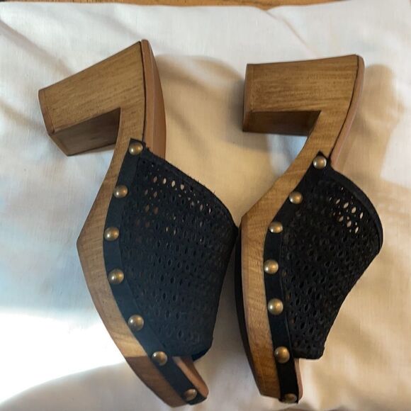 ERIC MICHAEL BLACK SUEDE MESH STUDDED MULES. NEW - Picture 5 of 10